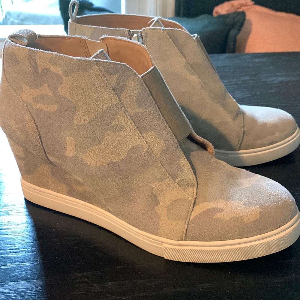 Linea Paola Felicia Wedge Soft Camo Size 8.5